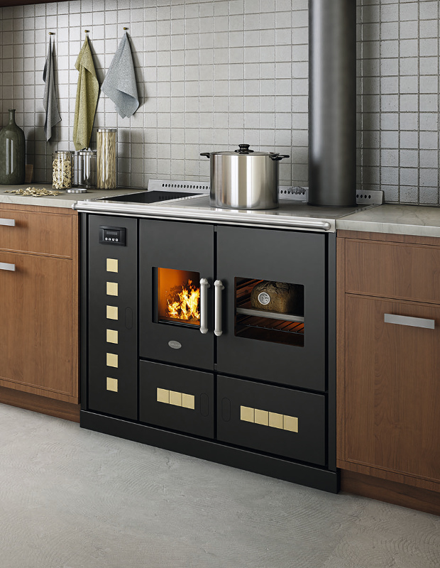 termocucina a legna VIRIGINIA 29 kw eva calor con maiolica bianca